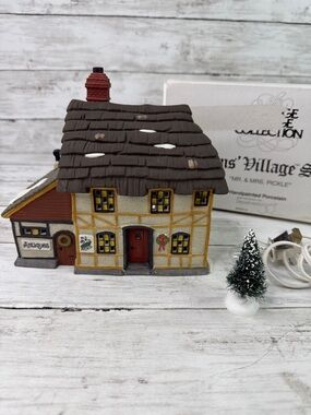 Department 56 “Mr & Mrs Pickle” Antiques Dickens Christmas Village w box -light